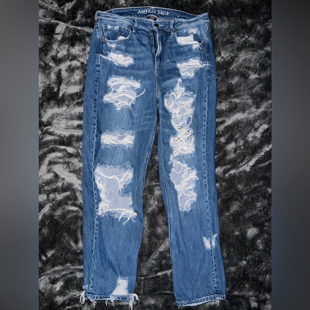 American eagle ripped baggy jeans